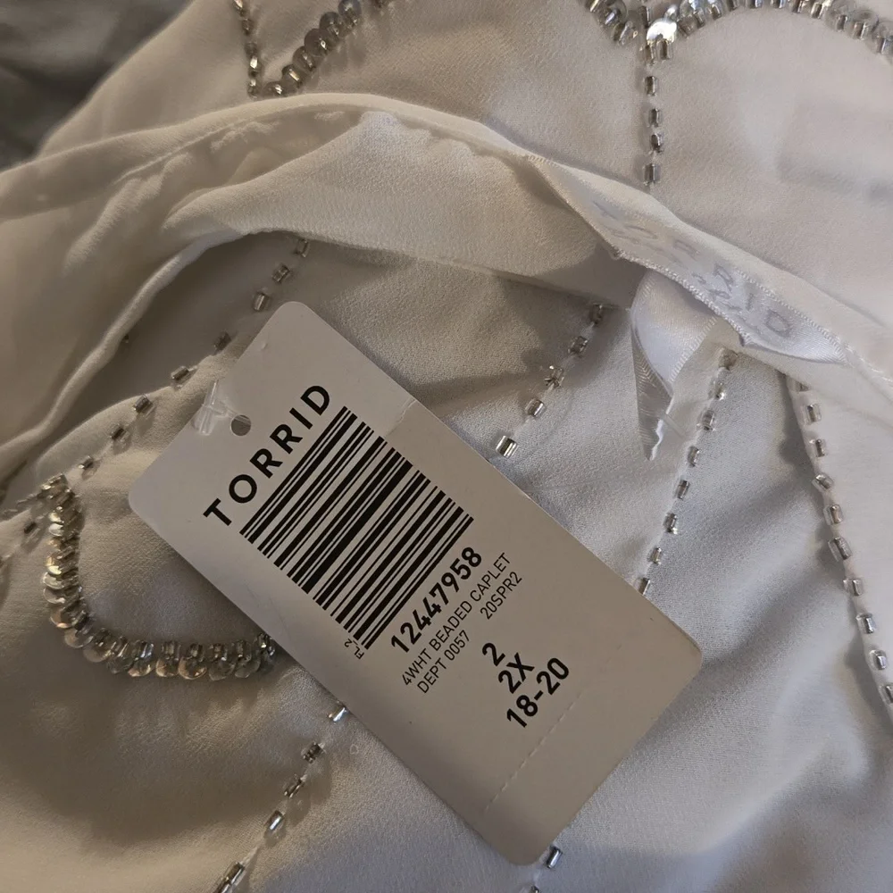 White Beaded Scallop Capelet